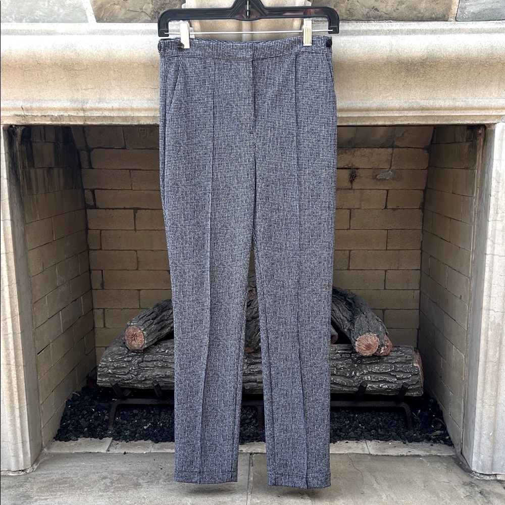 Theory Women’s Stretch Knit Slim Pants. Black/White. SZ 00. Like new.